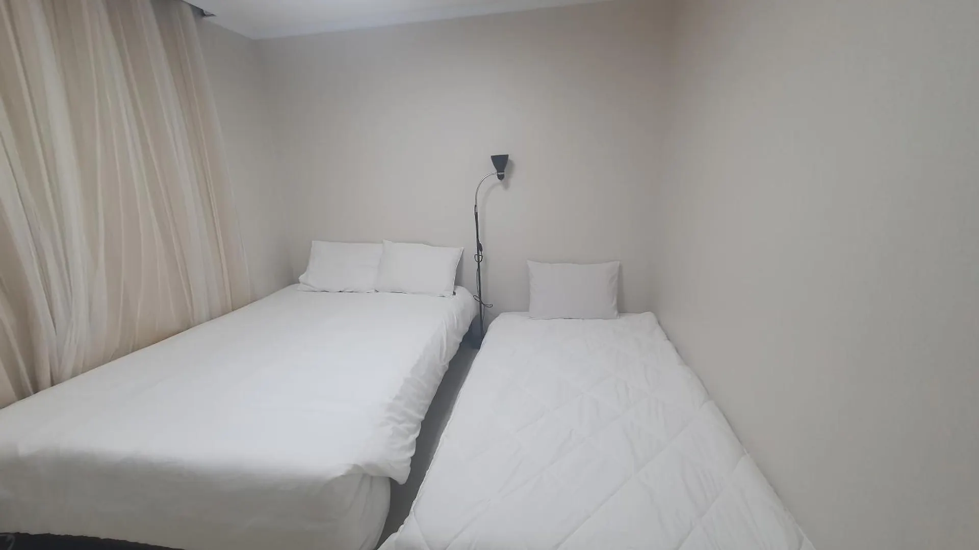 New Open Sale Haebangchon Stay Itaewon Myeongdong Hongdae Insadong Gyeongbokgung Palace Seoul 0*,  Südkorea
