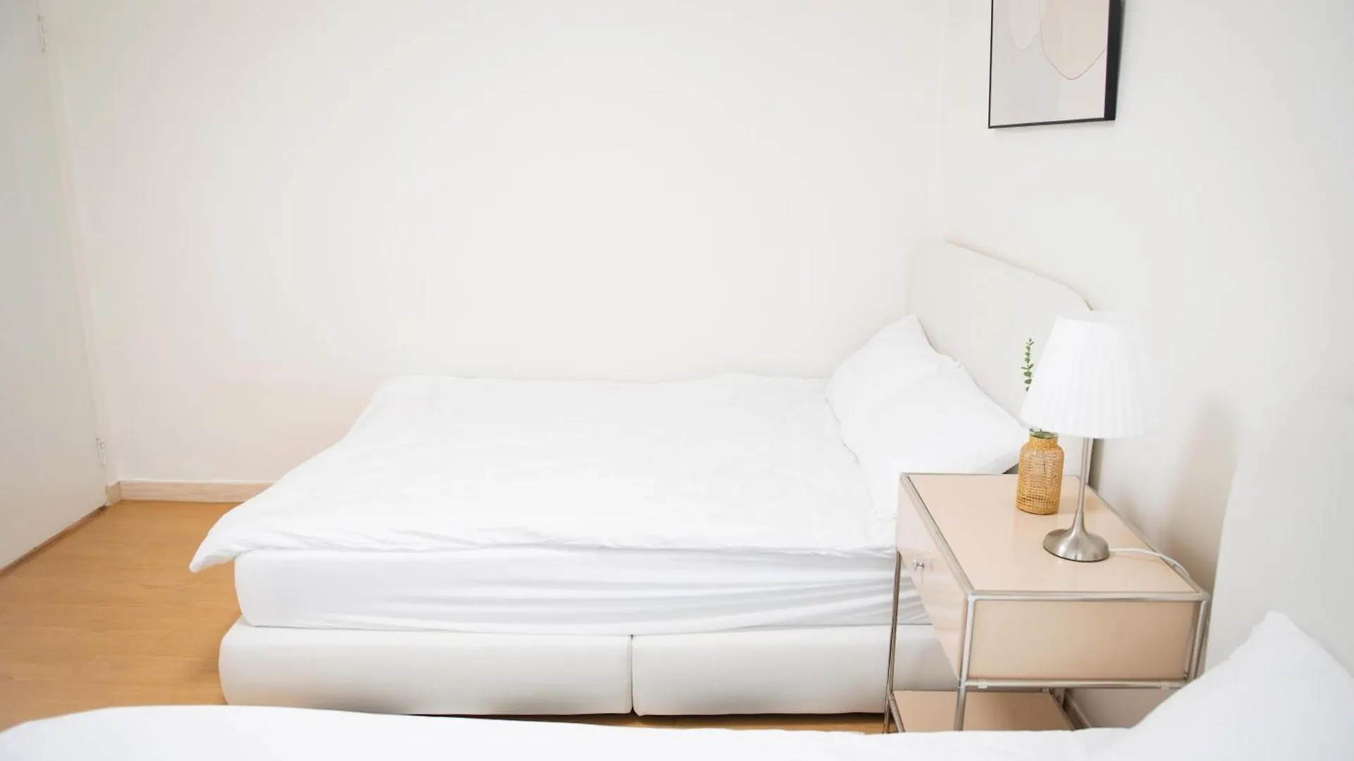 New Open Sale Haebangchon Stay Itaewon Myeongdong Hongdae Insadong Gyeongbokgung Palace Seoul 0*,